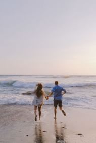 Improve balance and proprioception with barefoot running. (Image via Pexels)